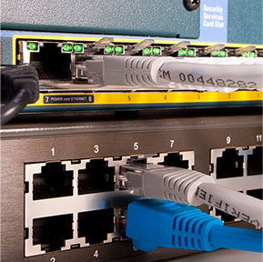 השכרת מסכים או השכרת מקרנים ופלזמות